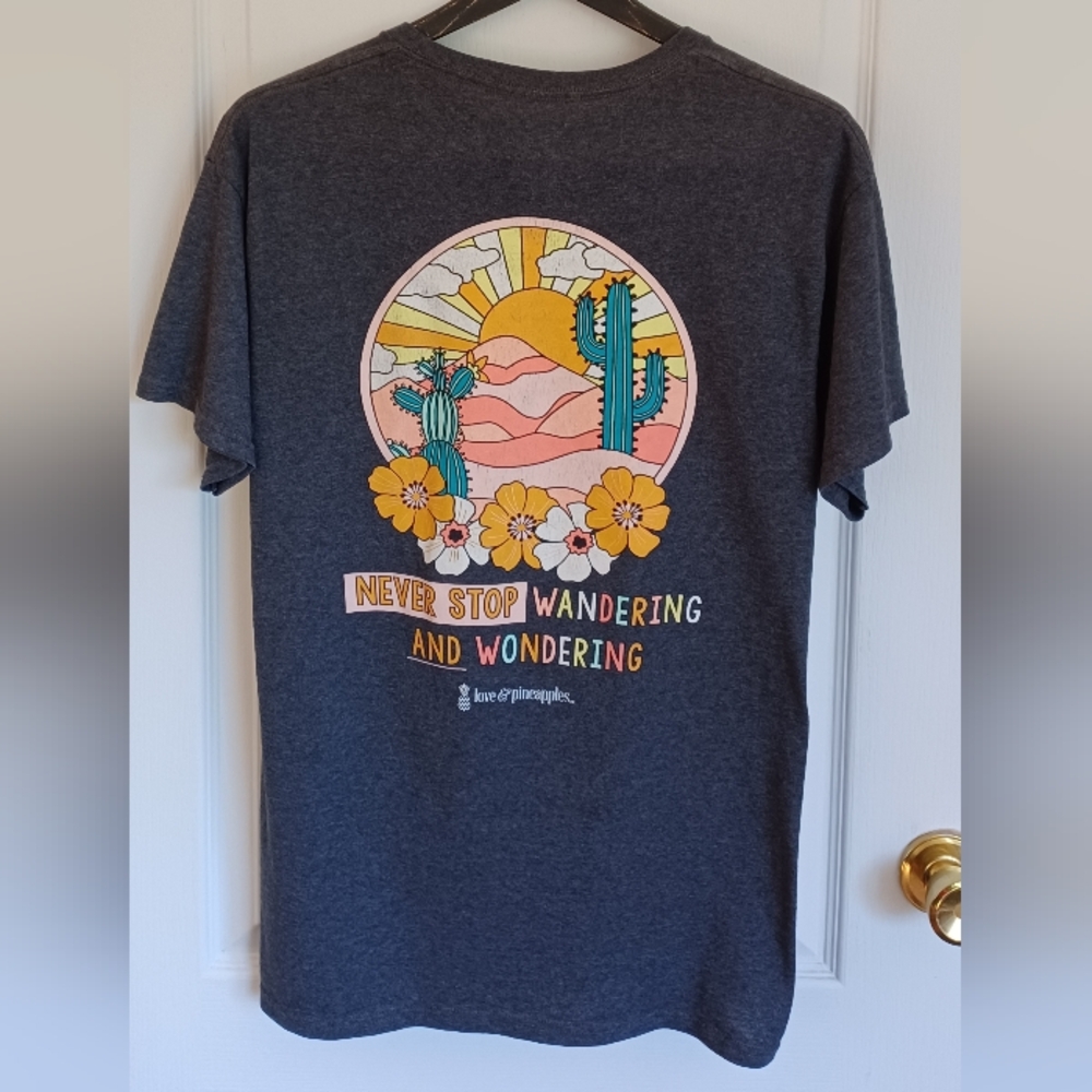 LOVE & PINEAPPLES WOMEN'S GRAPHIC TEE NEVER STOP WANDERING AND WONDERING MEDIUM